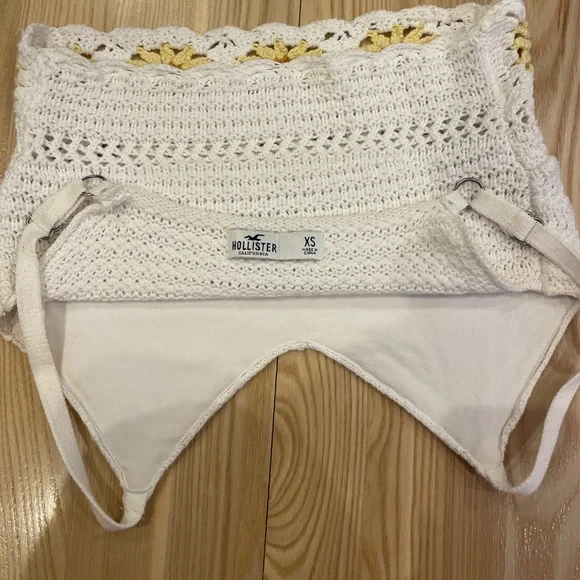 Hollister Flower Crop Top - Picture 3 of 3